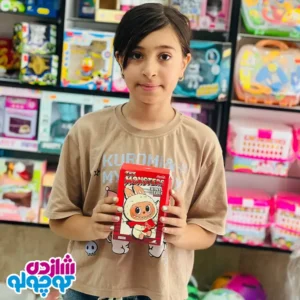 خرید مشتری عروسک لبوبو از فروشگاه شازده کوچولو